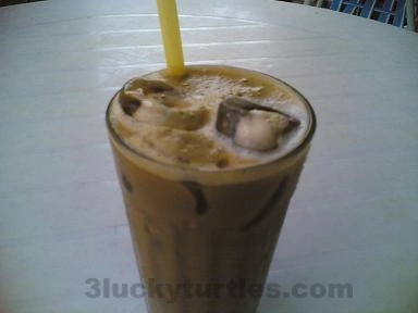A glass of iced milk coffee and tea brew drink that is popular in Hong Kong. Image for post A glass of iced milk coffee and tea brew drink that is popular in Hong Kong.