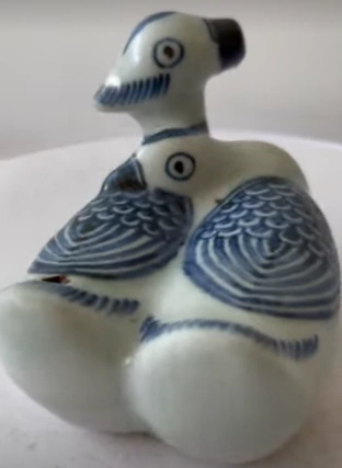 Porcelain-made mandarin ducks figurine. Image for post Porcelain-made mandarin ducks figurine.